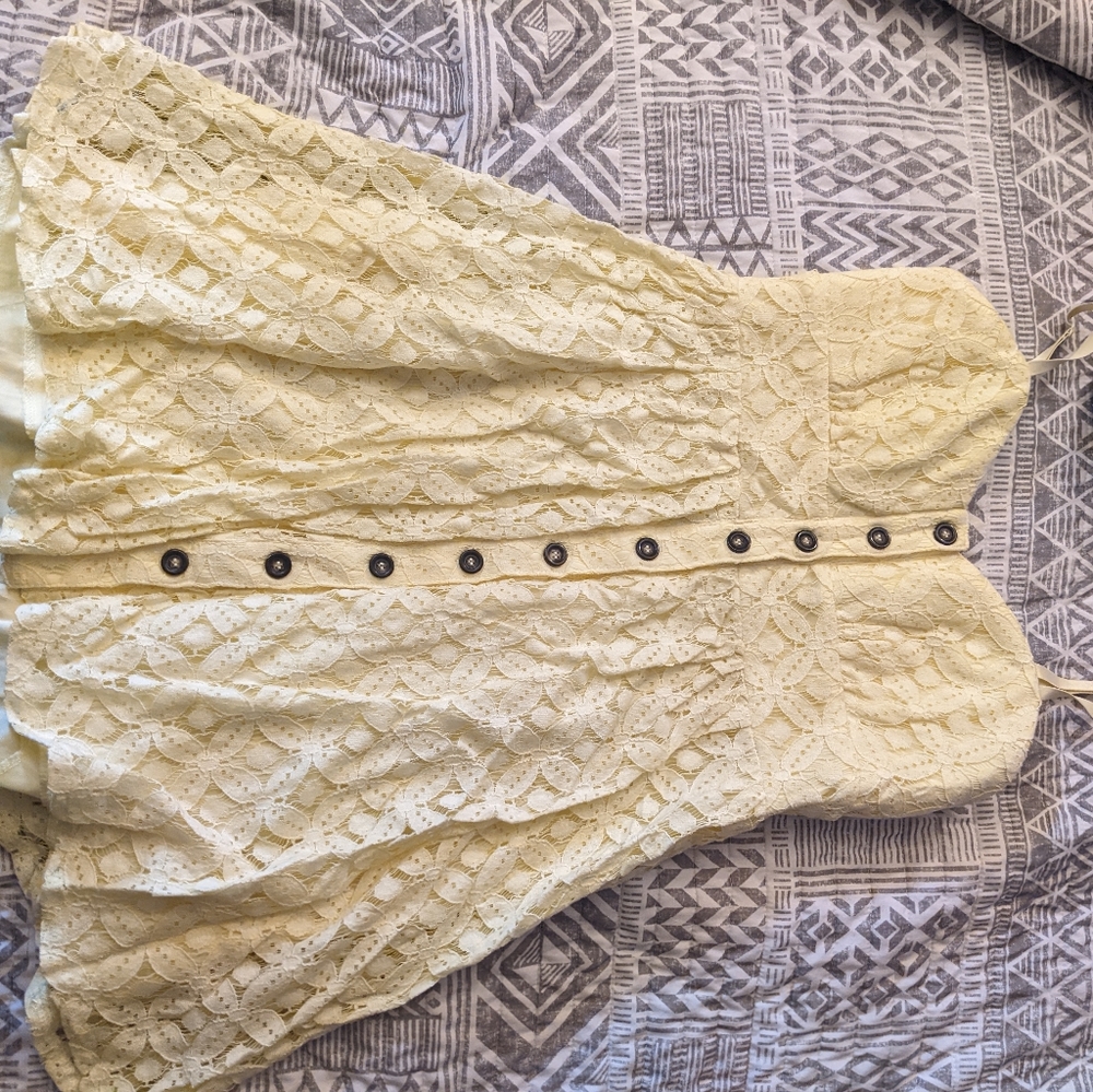 M, pale yellow spaghetti strap sun dress with lace overlay